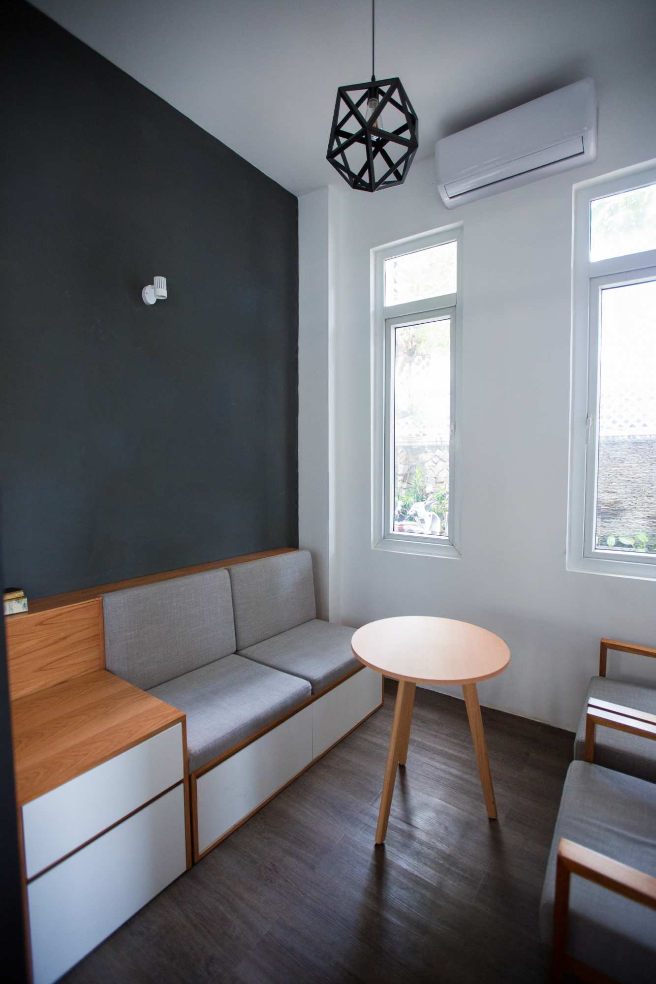 Instalación de Aire Acondicionado en Frigiliana diseno gris moderno habitacion pequena